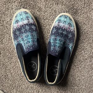Inkkas Slip-On Sneakers with Blue Teal Pattern